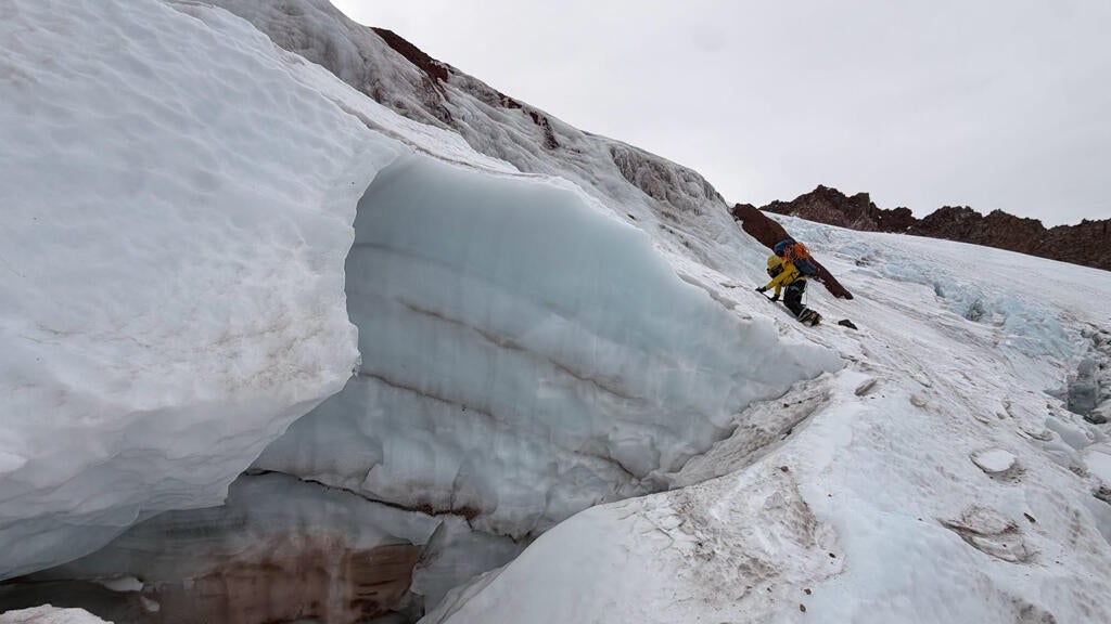 Florida man injured climbing California's Mount Shasta rescued after 2 nights in freezing temps — CBS Bay Area (KPIX), Beaumont Technology news